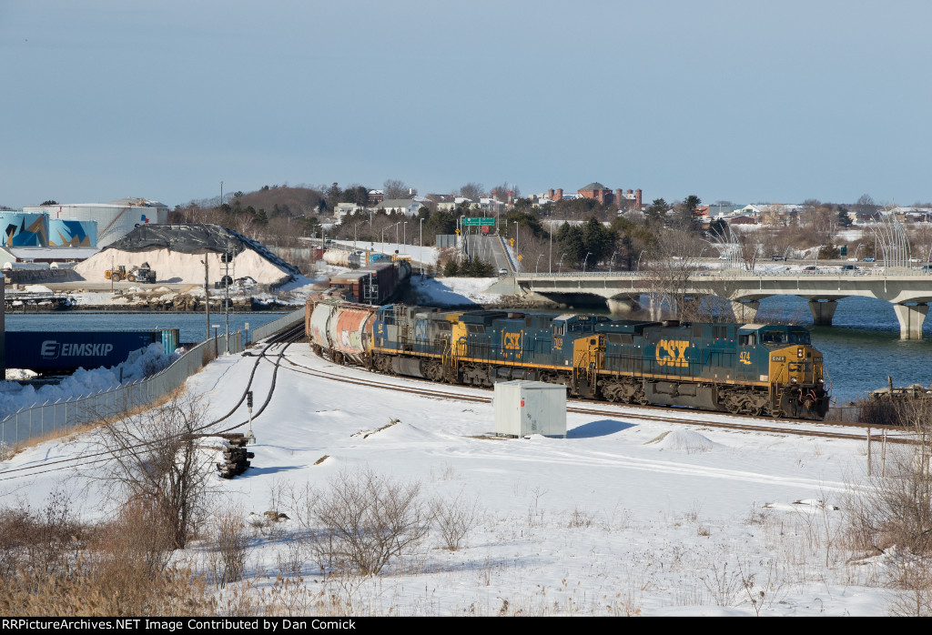 CSXT 474 Leads M426 into Portland